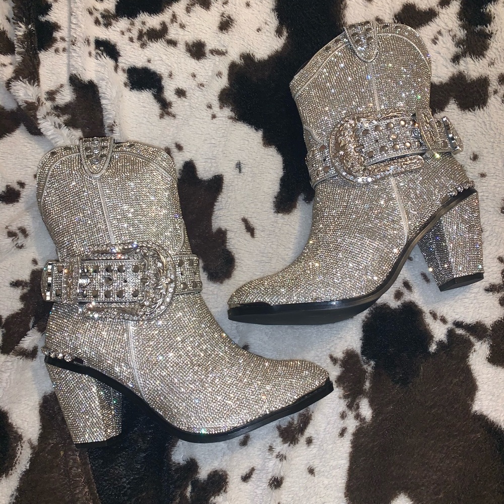 Icy sheriffs boots 💎